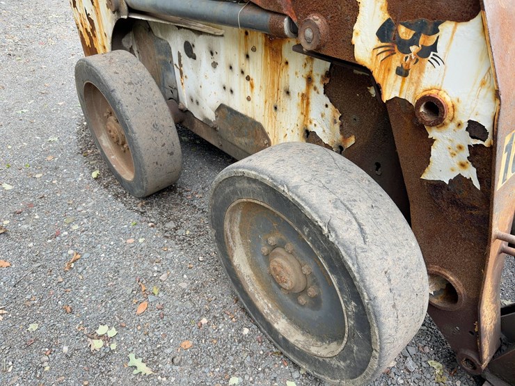 2009-bobcat-s220-image-11