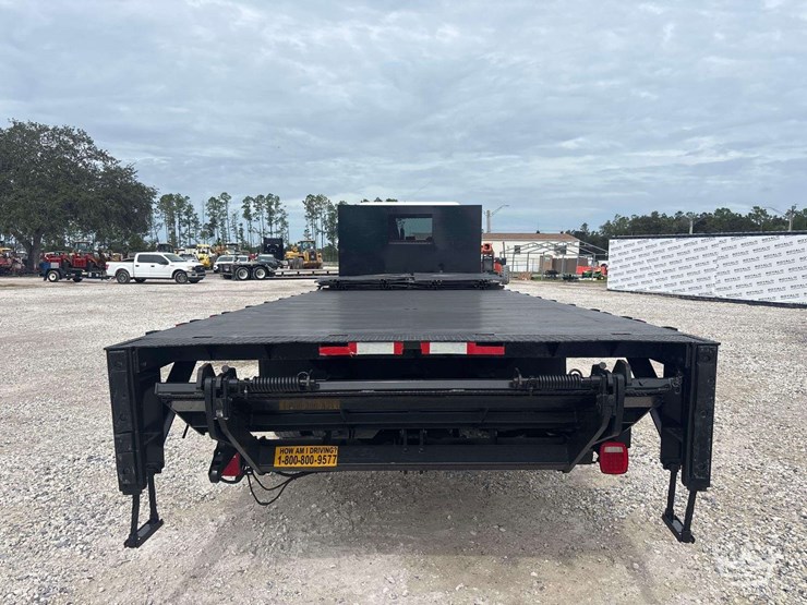 2019-peterbilt-330-image-42