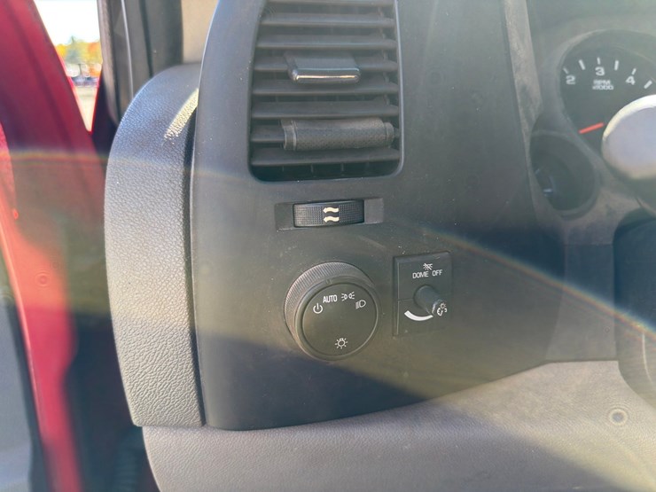 2013-chevrolet-1500-image-60