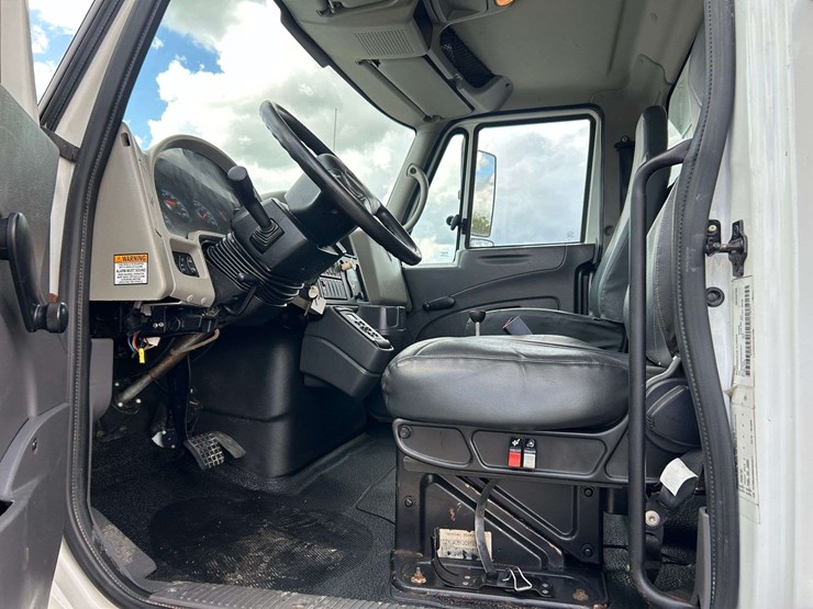 2009-international-durastar-4400-image-41