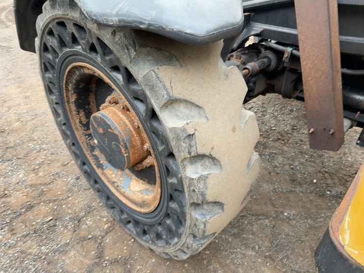 2011-caterpillar-tl943-image-11