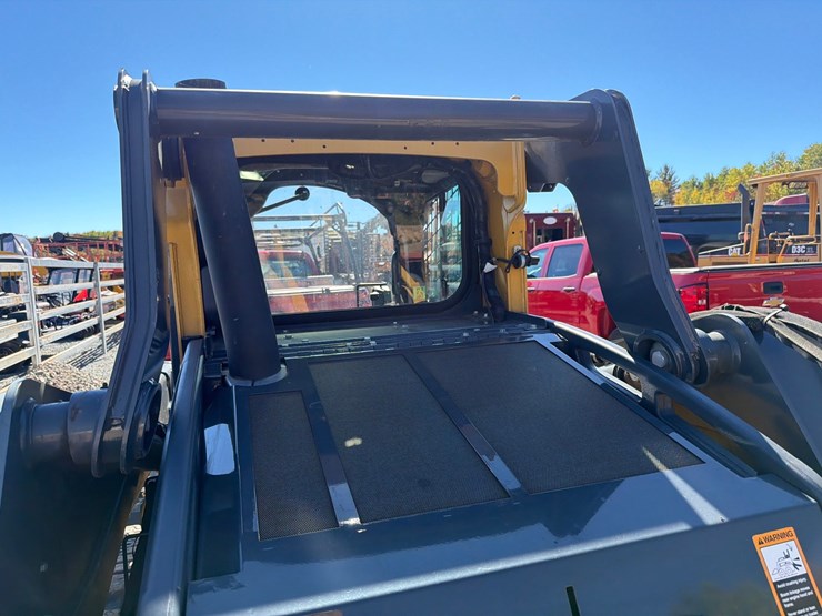 2018-deere-323d-image-22