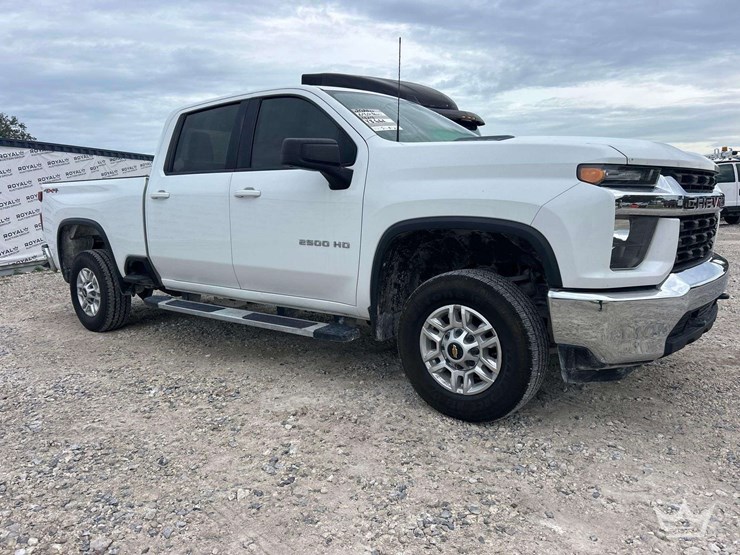 2022-chevrolet-silverado-2500-image-2