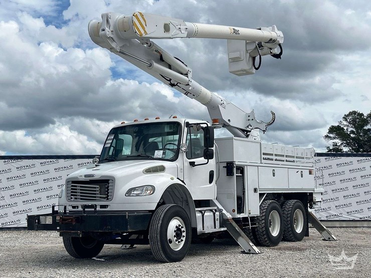 2015-freightliner-m2-106-image-1