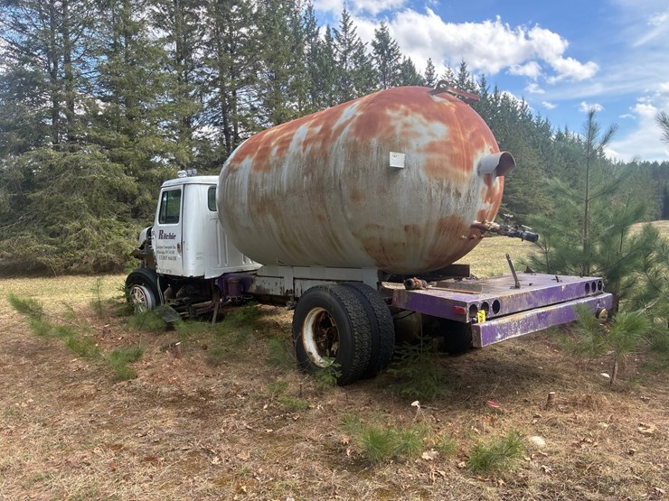 #1311-•-international-propane-truck-image-4