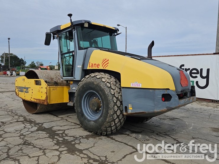 2015-dynapac-ca250d-image-4