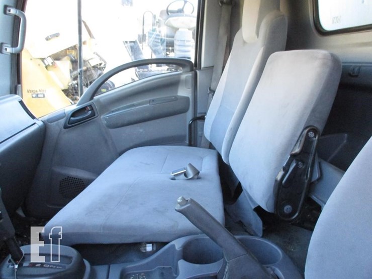 2016-isuzu-nqr-image-9