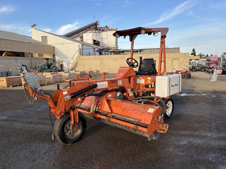 2014-broce-bb250b-image-1