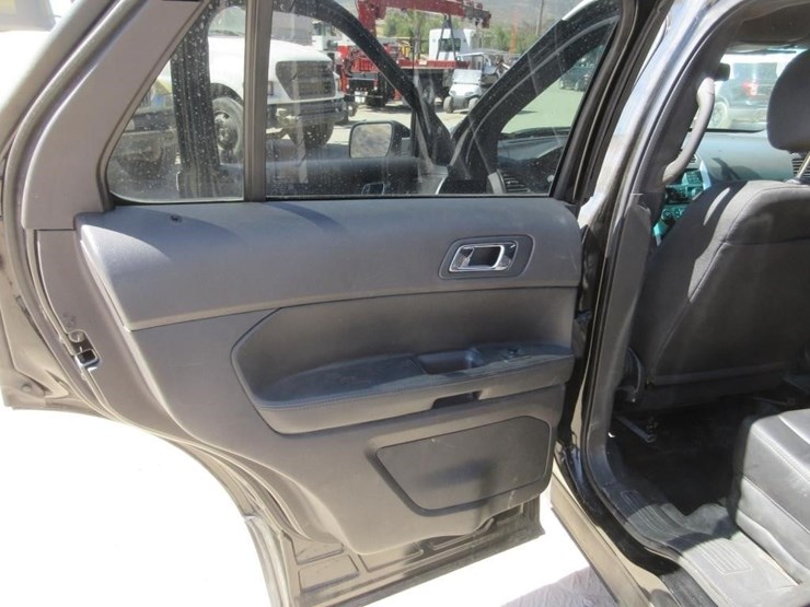2015-ford-explorer-image-14