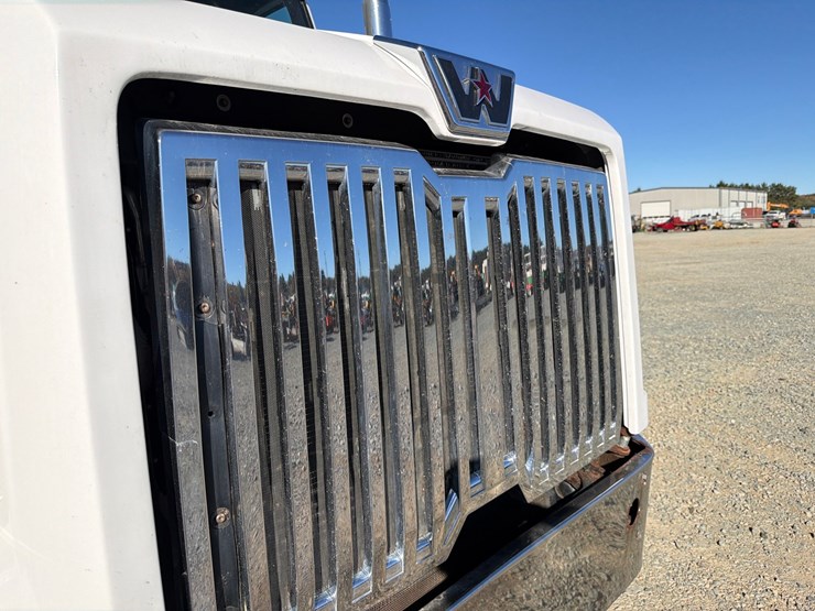 2018-western-star-4700-image-50
