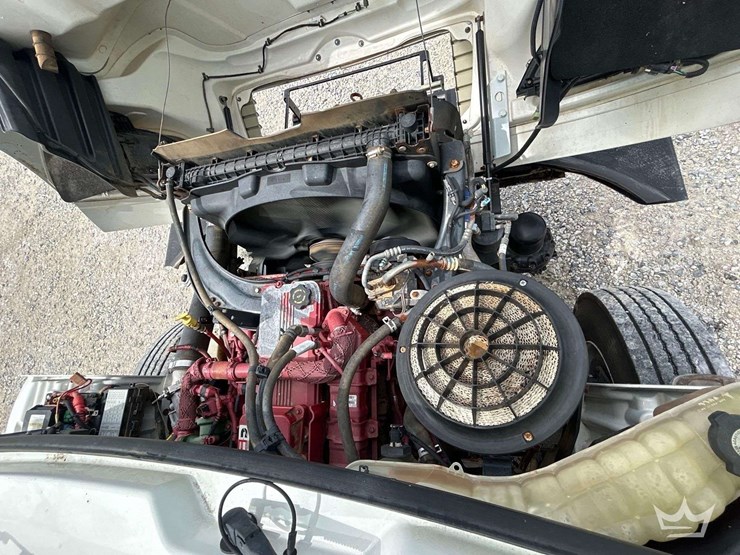 2015-freightliner-m2-106-image-7