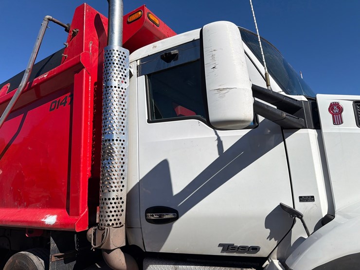 2016-kenworth-t880-image-43
