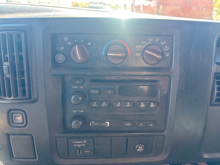 2005-chevrolet-express-3500-image-31