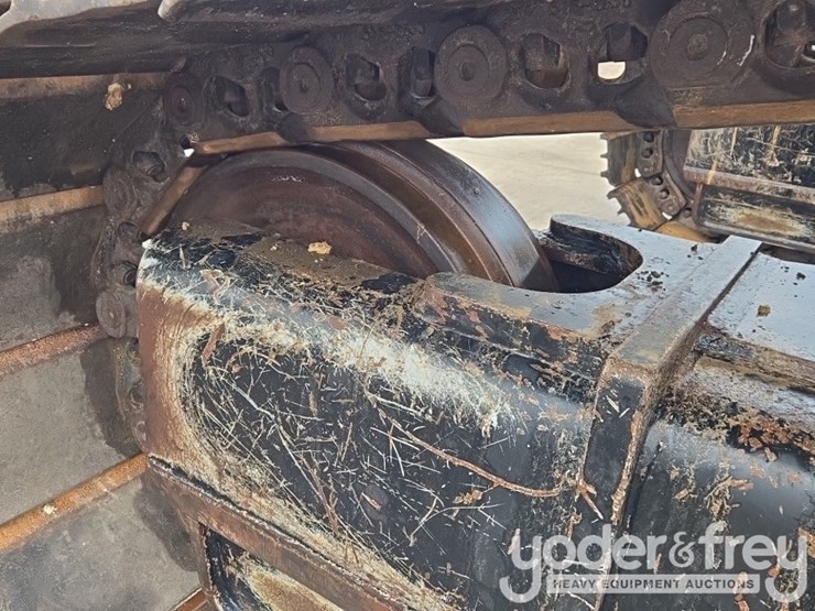 2020-caterpillar-352-image-15