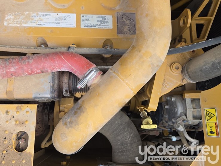2020-caterpillar-352-image-66