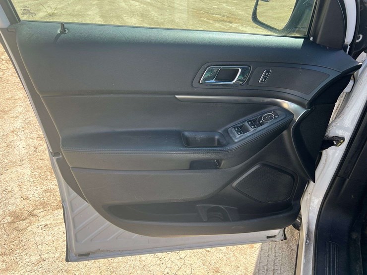 2017-ford-explorer-image-9
