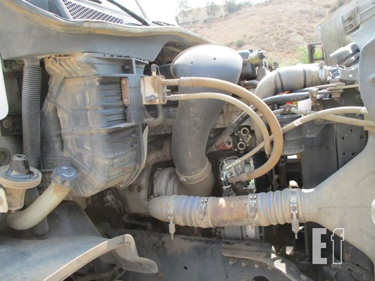2012-freightliner-cascadia-113-image-5
