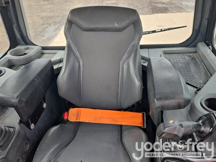 2021-deere-750l-lgp-image-60