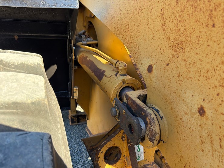 caterpillar-938g-image-42