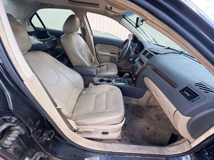 2010-ford-fusion-4-door-sedan-(215,818-miles)-image-17