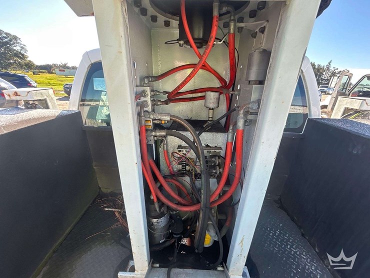 2016-ford-f550-image-18