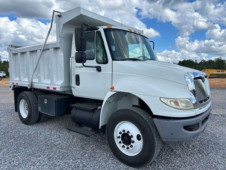 2009-international-durastar-4400-image-2