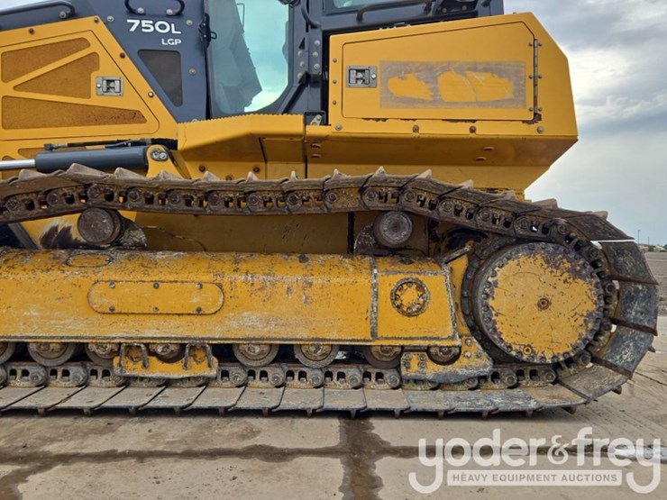 2021-deere-750l-lgp-image-10