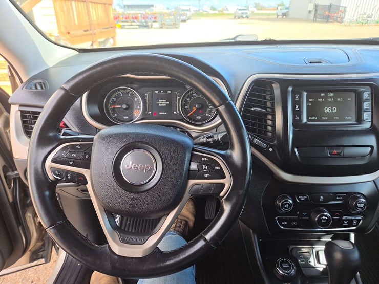 2015-jeep-cherokee-image-11