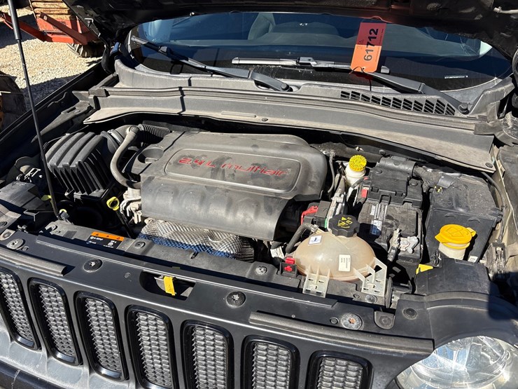 2016-jeep-renegade-image-23