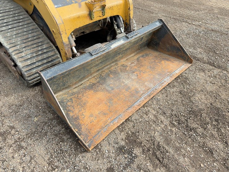2005-caterpillar-277b-image-8