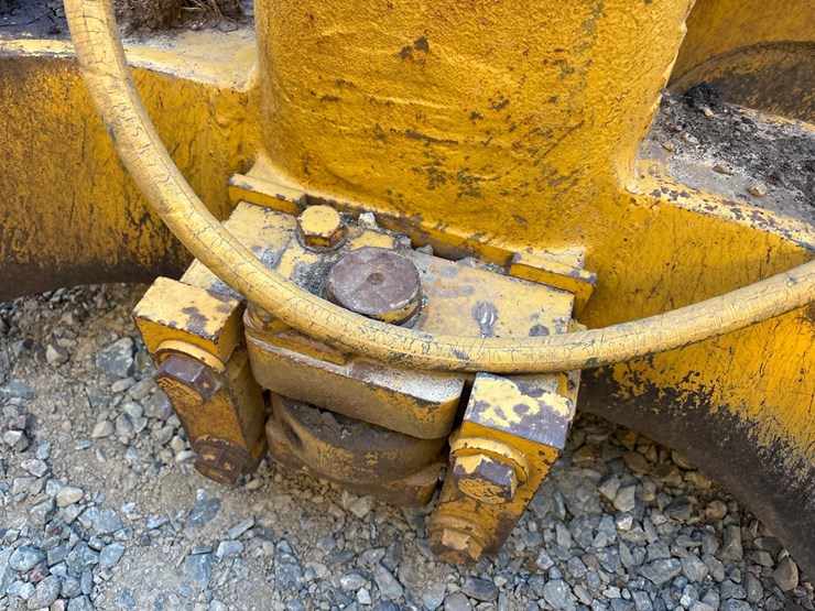 caterpillar-d5m-lgp-image-23