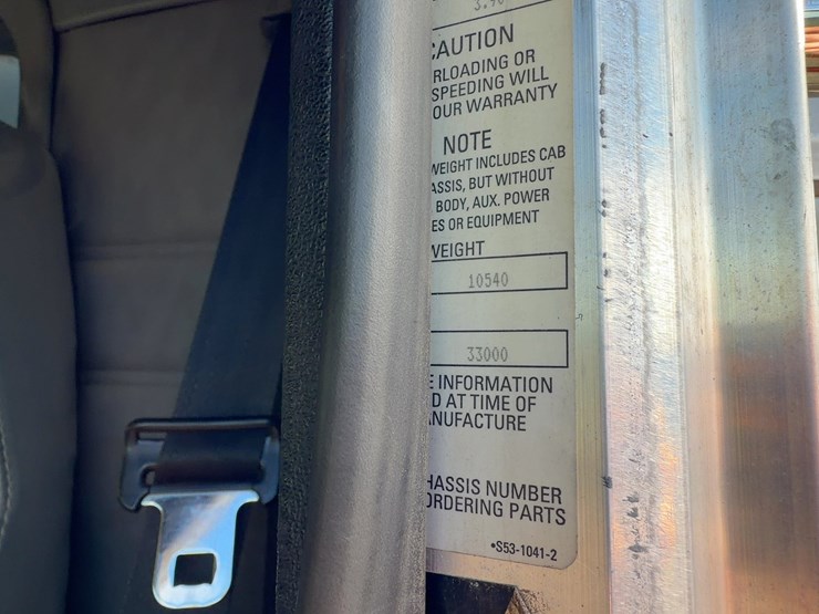 2001-peterbilt-330-image-27