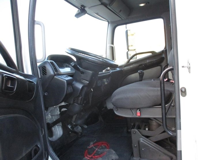 2012-hino-268-image-8
