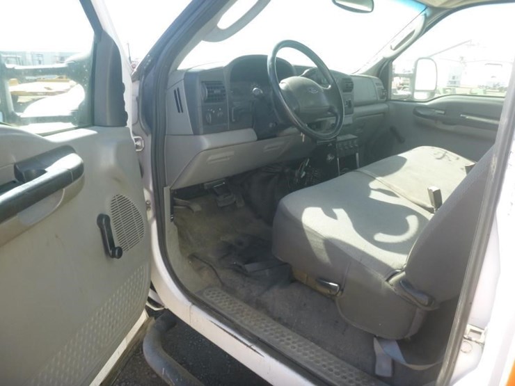 2005-ford-f450-image-16