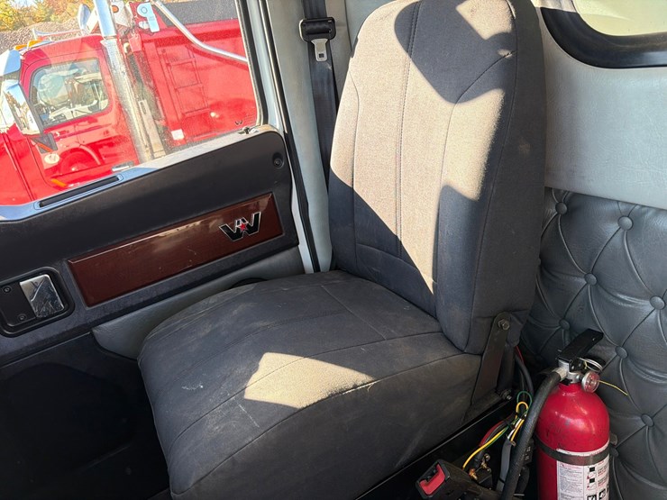 2018-western-star-4700-image-76