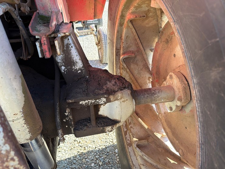 massey-ferguson-1135-image-24