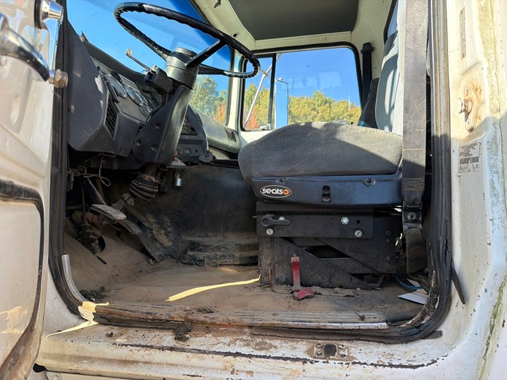 ford-l9000-image-99