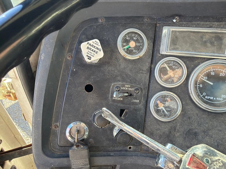 ford-l9000-image-111