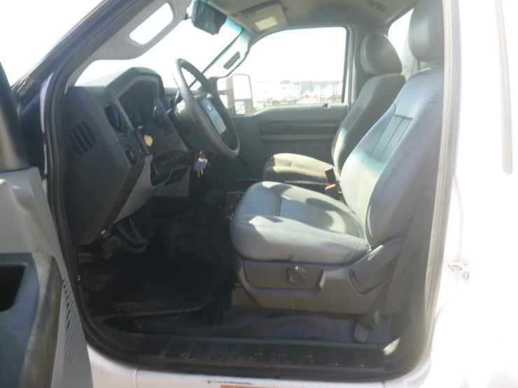 2011-ford-f550-image-10