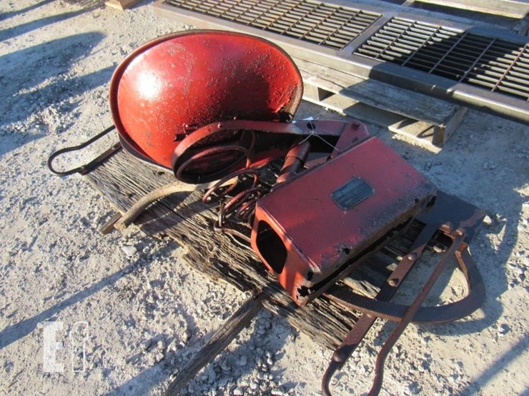 farmall-seat-image-2