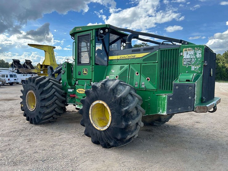2017-deere-843l-image-2