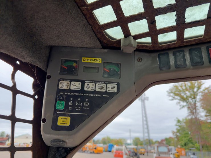 2005-bobcat-s300-image-19