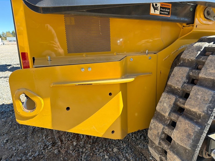 2018-deere-323d-image-27