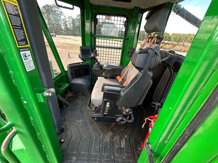2017-deere-843l-image-8
