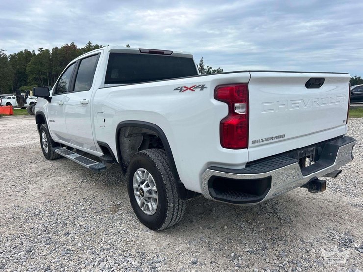 2022-chevrolet-silverado-2500-image-4