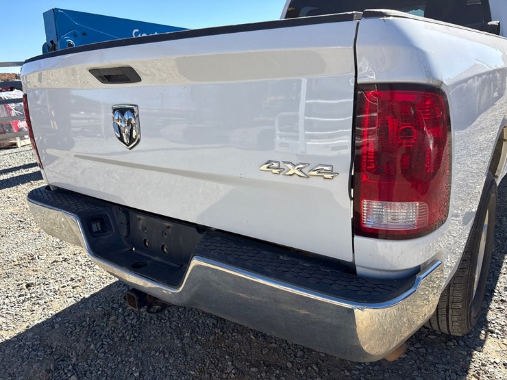 2019-ram-1500-classic-image-17