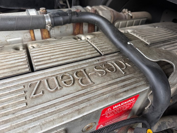 2010-freightliner-m2-106-image-62