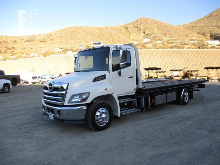 2012-hino-268-image-1