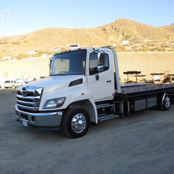 2012 HINO 268