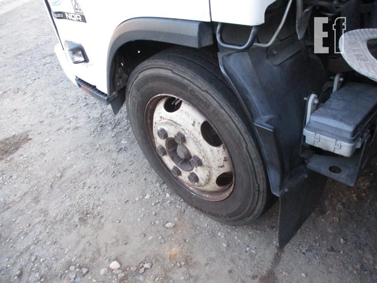 2016-isuzu-nqr-image-17